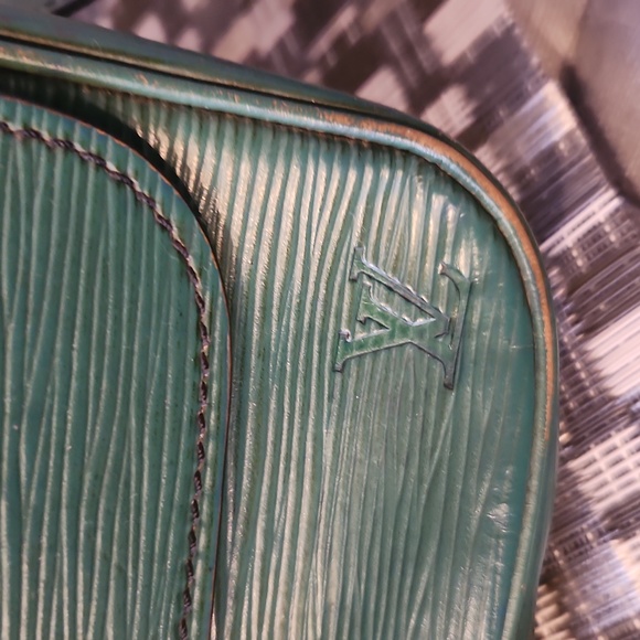 Louis Vuitton Cartouchiere Bag in Green Epi Leather - Picture 5 of 16